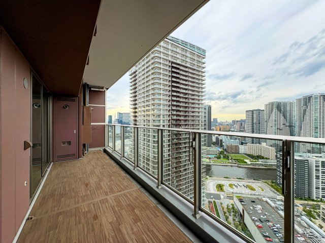SKY DUO PARK VILLAGE T棟  35階のバルコニー