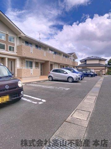 レゾネイト　髙原の駐車場
