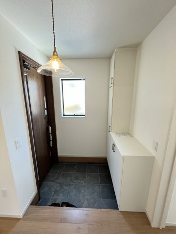 【玄関】 | 糟屋郡志免町別府東1丁目1期・平屋　1号棟（全1棟）【仲介手数料無料・0円】 | 現地写真。