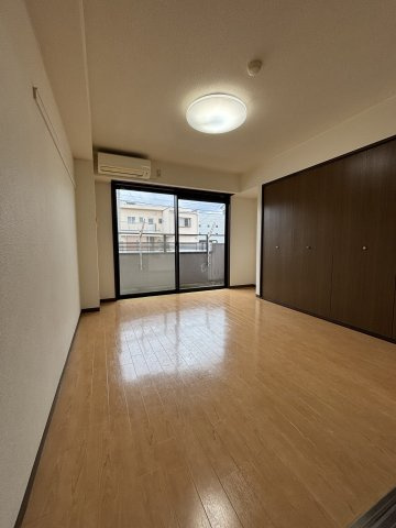 メゾンメモアールの居間・リビング