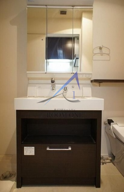 ヒルサイド二子玉川の洗面所|独立洗面台です。