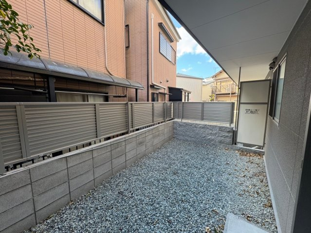豊中市中桜塚１丁目の賃貸マンションの庭