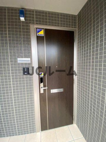 キャトルフィーユのエントランス|※別のお部屋の参考写真です