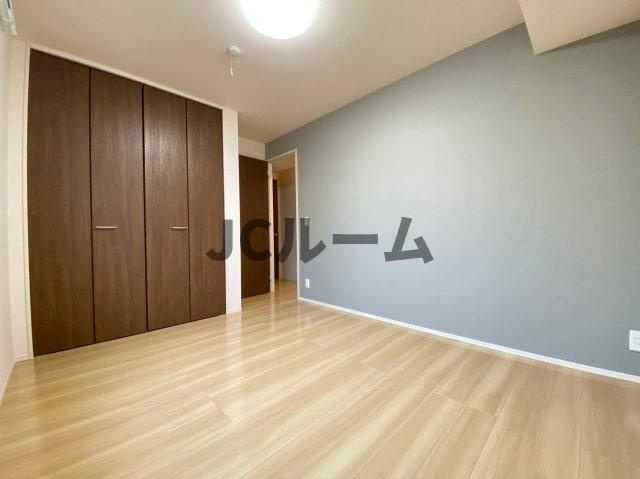 キャトルフィーユの居間・リビング|反転タイプの部屋の写真です