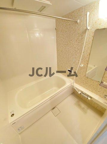 キャトルフィーユの浴室|反転タイプの部屋の写真です