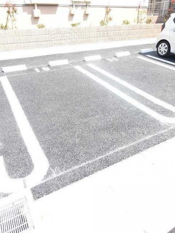 プリムローズの駐車場