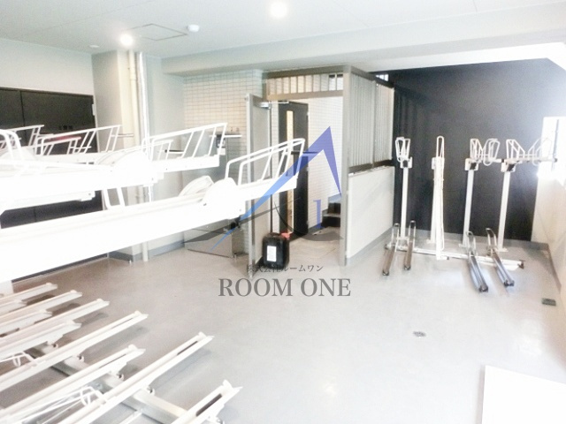 ＳＹＦＯＲＭＥ　ＮＩＳＨＩ－ＳＨＩＮＪＵＫＵ－５ＣＨＯＭＥのその他共用部分|駐輪場です。