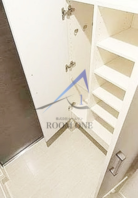 ＳＹＦＯＲＭＥ　ＮＩＳＨＩ－ＳＨＩＮＪＵＫＵ－５ＣＨＯＭＥの玄関|玄関です。