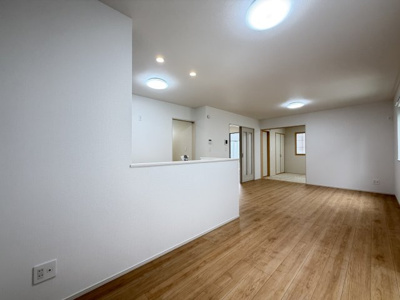 【居間・リビング】 | 与那原町与那原（全4棟）B号棟 | B号棟　LDK16帖♪