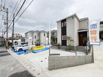 【外観】 | 与那原町与那原（全4棟）B号棟 | B号棟　並列駐車2台完備♪