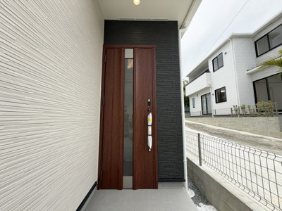 【玄関】 | 与那原町与那原（全4棟）B号棟 | B号棟　スマートキー付き♪