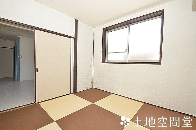 芦屋町浜口町平屋　の和室|落ち着いた雰囲気の琉球畳。