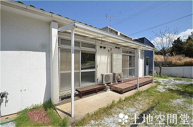 芦屋町浜口町平屋　の庭|テラスは屋寝付きなので、洗濯物も安心です。