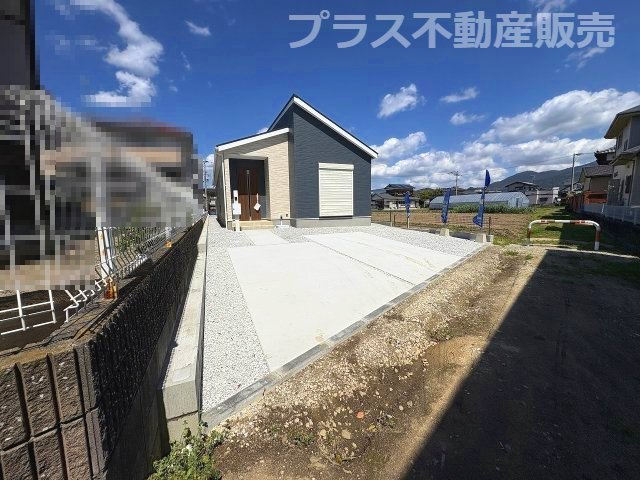 【玄関】 | 糟屋郡粕屋町酒殿2丁目1期・平屋　2号棟（全2棟）【仲介手数料無料・0円】 | 現地写真。