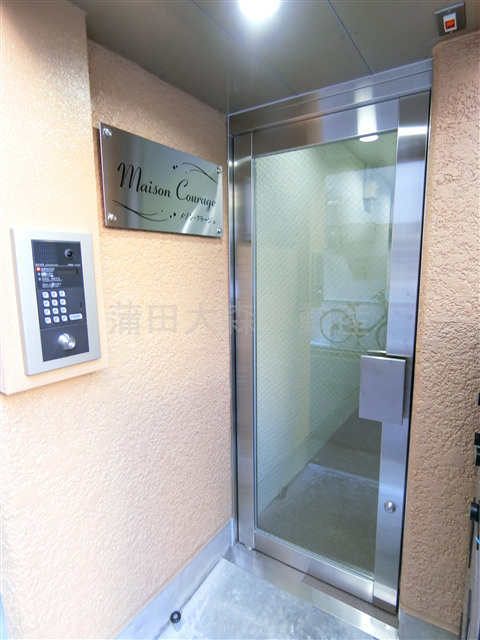 メゾン・クラージュのエントランス