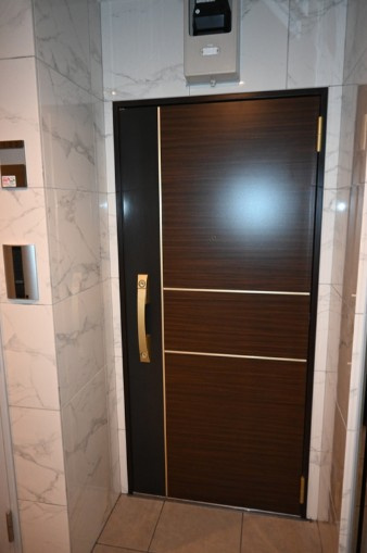 モン・シャトー東高円寺南館の玄関