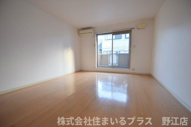 MODENAの居間・リビング