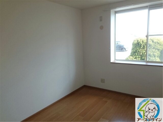 メゾンソレイユⅡの寝室|落ち着いた色調の寝室です