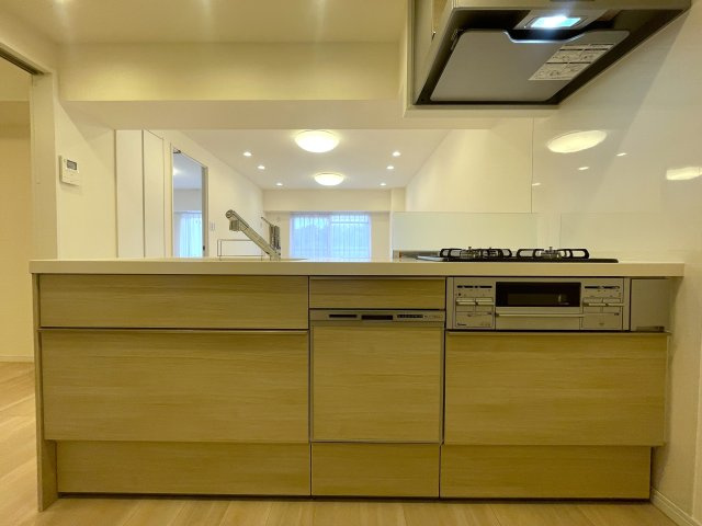 知ってか知らずか。この物件の取引件数ある会社で契約をおススメします。団地とは言え、トータルバランスあるこの物件。横浜の団地ナンバーワンの人気！な、【上星川団地２号棟】リノベーションのキッチン|使いやすいキッチンです