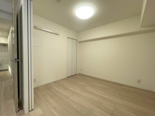 知ってか知らずか。この物件の取引件数ある会社で契約をおススメします。団地とは言え、トータルバランスあるこの物件。横浜の団地ナンバーワンの人気！な、【上星川団地２号棟】リノベーションの洋室|厳密に納戸扱いになります