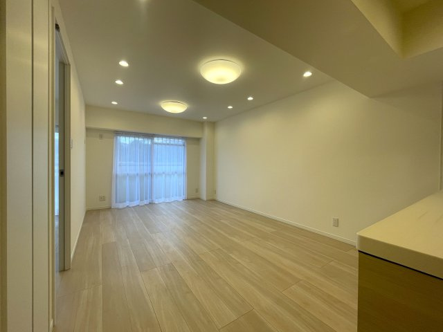 知ってか知らずか。この物件の取引件数ある会社で契約をおススメします。団地とは言え、トータルバランスあるこの物件。横浜の団地ナンバーワンの人気！な、【上星川団地２号棟】リノベーションの居間・リビング|リビングです