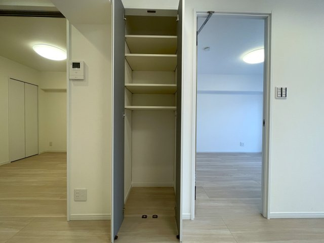 知ってか知らずか。この物件の取引件数ある会社で契約をおススメします。団地とは言え、トータルバランスあるこの物件。横浜の団地ナンバーワンの人気！な、【上星川団地２号棟】リノベーションの収納|収納スペース豊富です