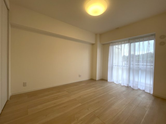 知ってか知らずか。この物件の取引件数ある会社で契約をおススメします。団地とは言え、トータルバランスあるこの物件。横浜の団地ナンバーワンの人気！な、【上星川団地２号棟】リノベーションの洋室|スタンダードな洋室です