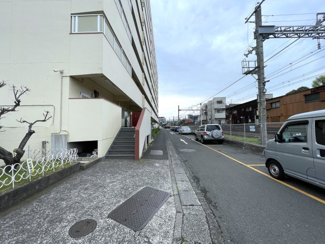 知ってか知らずか。この物件の取引件数ある会社で契約をおススメします。団地とは言え、トータルバランスあるこの物件。横浜の団地ナンバーワンの人気！な、【上星川団地２号棟】リノベーションの外観|外はこのようになっています