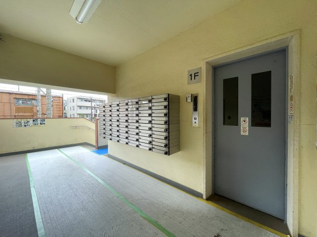 知ってか知らずか。この物件の取引件数ある会社で契約をおススメします。団地とは言え、トータルバランスあるこの物件。横浜の団地ナンバーワンの人気！な、【上星川団地２号棟】リノベーションのその他共用部分