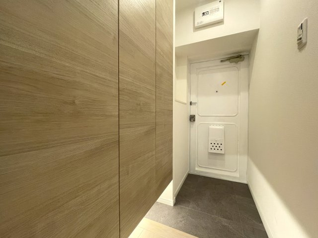 知ってか知らずか。この物件の取引件数ある会社で契約をおススメします。団地とは言え、トータルバランスあるこの物件。横浜の団地ナンバーワンの人気！な、【上星川団地２号棟】リノベーションの玄関|玄関です