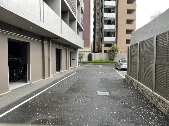ザ・パークハビオ巣鴨の駐車場