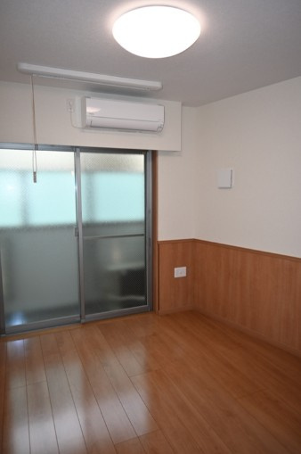 モン・シャトー東高円寺南館の居間・リビング