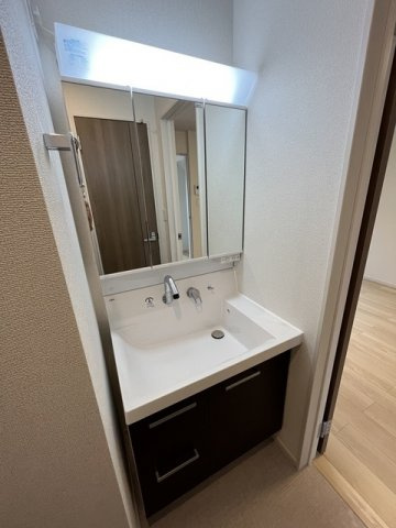 サニーコートＥ棟の洗面所|広い洗面スペース