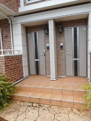 パイン　ヒルのエントランス|ゆとりのあるエントランスです