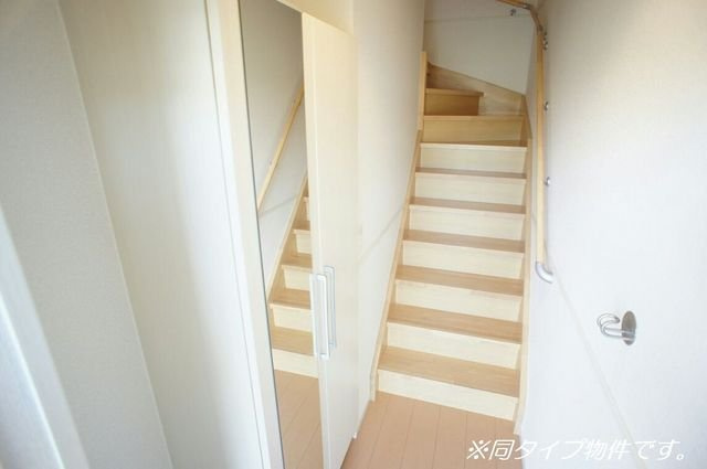 フォーシーズンズⅠの玄関|落ち着いた玄関です