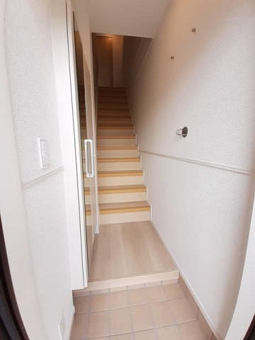 クローバーヒルズの玄関|落ち着いた玄関です