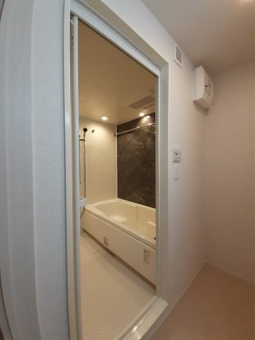 イーストサイド・エリカーナの浴室|落ち着いた空間のお風呂です