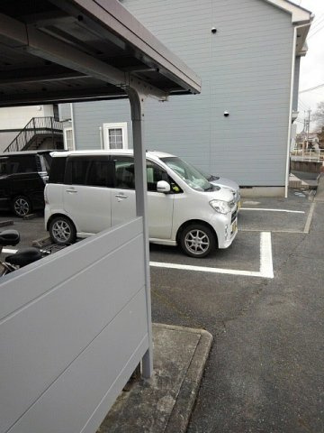 コンフォールの駐車場