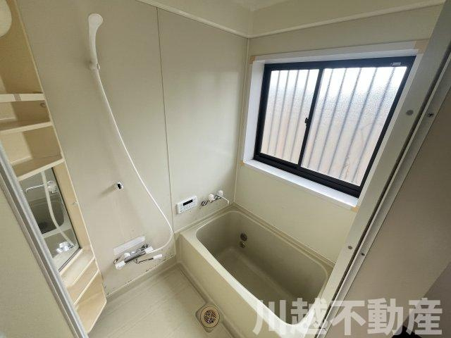 ゆったり暮らせる和室充実の戸建の浴室|きれいなお風呂です