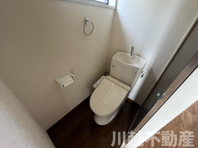 ゆったり暮らせる和室充実の戸建のトイレ|1階トイレは温水洗浄便座付き