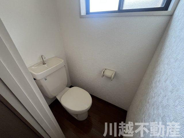 ゆったり暮らせる和室充実の戸建のトイレ|清潔感のある２階トイレ