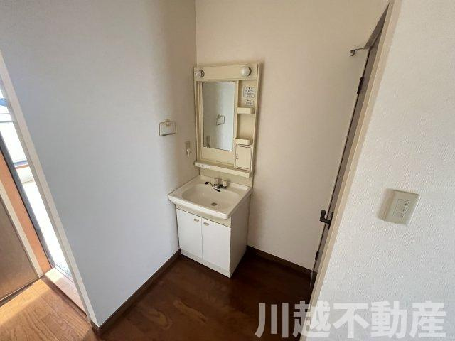 ゆったり暮らせる和室充実の戸建の洗面所|2階にも独立洗面台があるので便利