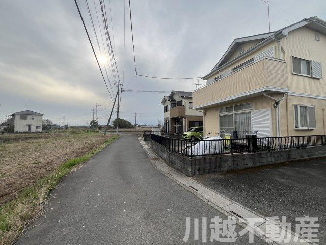 ゆったり暮らせる和室充実の戸建の前面道路含む現地写真|前面道路含む現地写真です