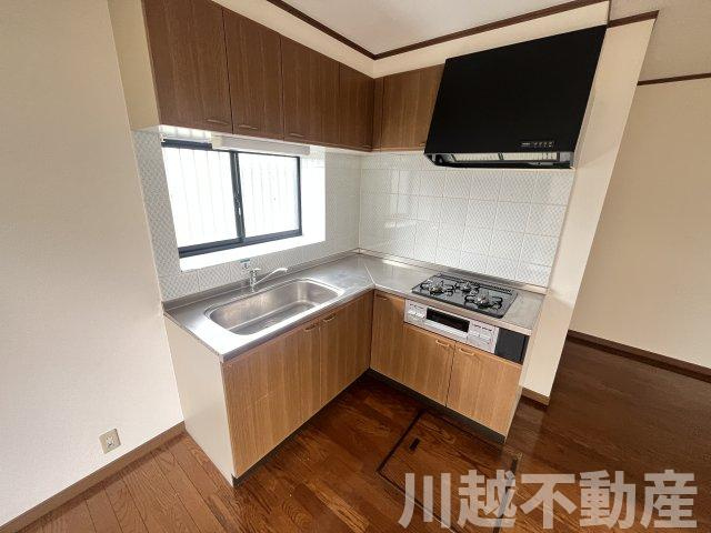 ゆったり暮らせる和室充実の戸建のキッチン|使いやすいL型キッチンです