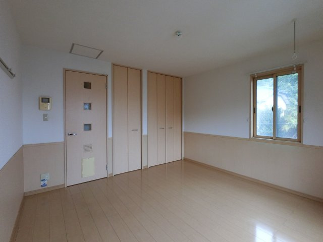 【洋室】 | Exage | ※角部屋のお写真です。側面の窓はございません。
