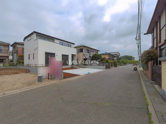 越谷市弥栄町1丁目 新築分譲住宅の前面道路含む現地写真