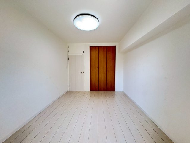 洛西境谷西第2住宅第1号棟の洋室|バルコニーに面した明るい居室です！