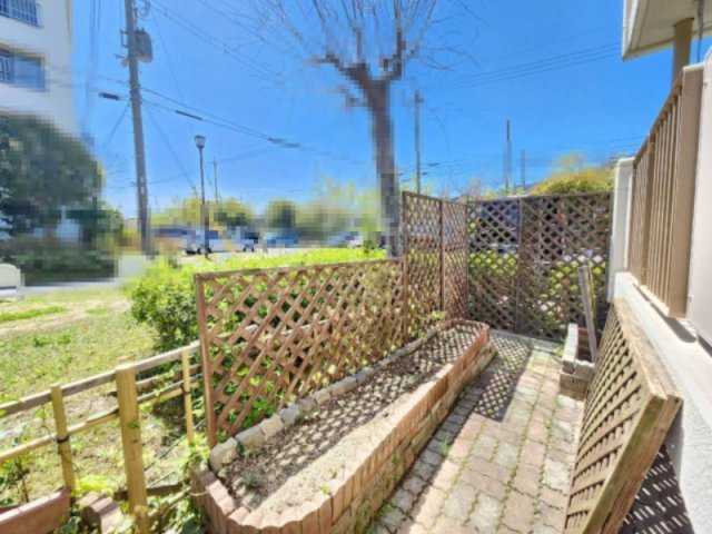 洛西境谷西第2住宅第1号棟の庭|花壇があり、家庭菜園も楽しめます◎