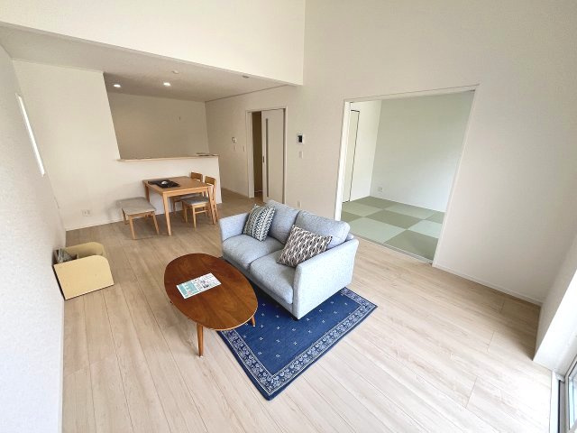 【居間・リビング】 | 糟屋郡志免町桜丘3丁目第7・平屋　1号棟（全1棟）【仲介手数料無料・0円】 | 現地写真。