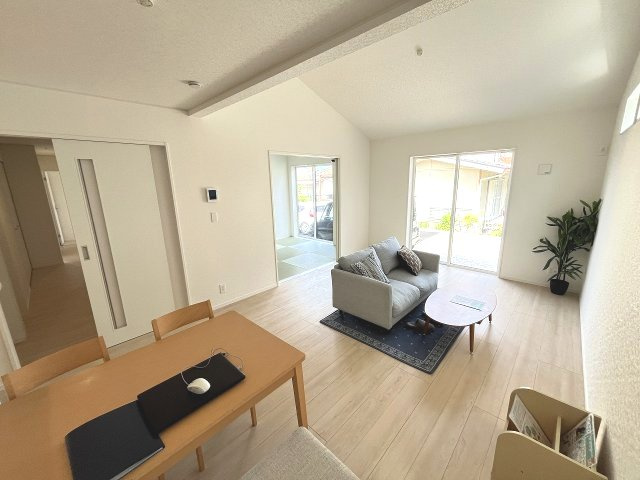 【居間・リビング】 | 糟屋郡志免町桜丘3丁目第7・平屋　1号棟（全1棟）【仲介手数料無料・0円】 | 現地写真。
